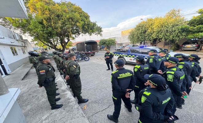 formación de varios uniformados para realizar actividades  prevención 