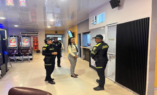tres uniformados adscrito al grupo de infancia y adolescencia realizan campañas de prevención a dos ciudadanas 