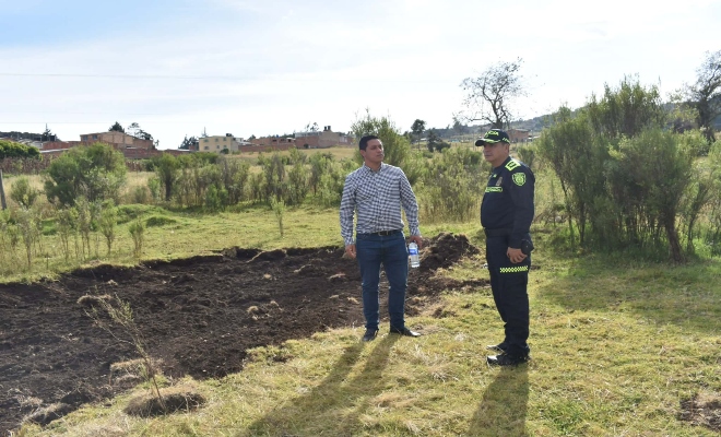 Comandante METUN acompañado del Alcalde de Combita