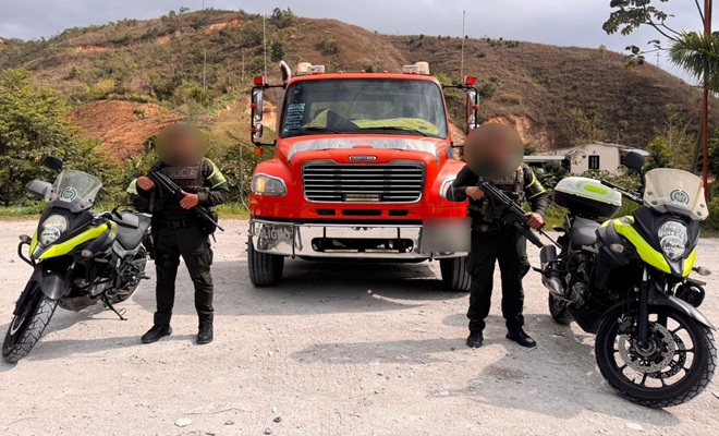 Fotografía del tractocamión requerido por la Fiscalía