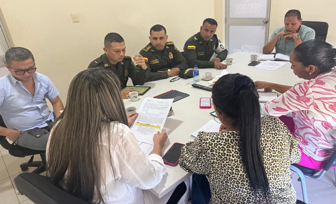Reuni&oacute;n de la fuerza publica con autoridades municipales
