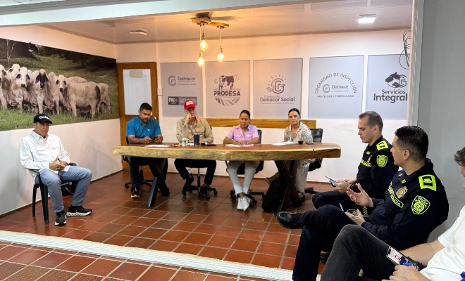 tres uniformados en reunión con cincos personas de la federación ganadera en temas de las festividades