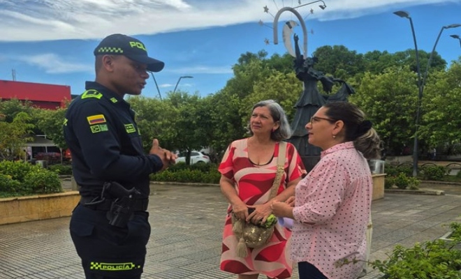 La Policía Metropolitana de Montería enseña a la comunidad cereteana cómo reconocer y usar la señal de auxilio internacional, reafirmando su compromiso con la igualdad y la protección de las mujeres.  En Cereté, la Policía Metropolitana promueve la señal de auxilio internacional y la igualdad de género.