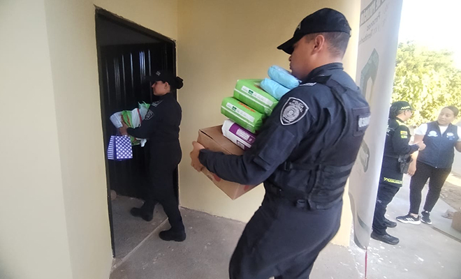 En un acto solidario, el Departamento de Policía Guajira y la Unidad de Diálogo y Mantenimiento del Orden - UNDMO, realizan la intervención en el hogar de dos niñas en condición de discapacidad.