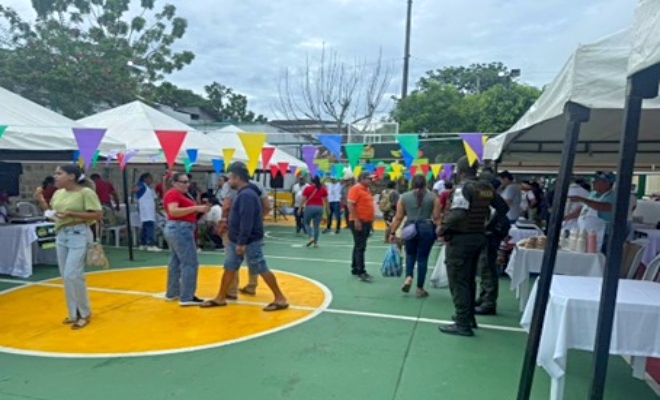 Una jornada de seguridad y cercanía ciudadana se vivió en San Pelayo durante el acompañamiento policial al mercado campesino.
