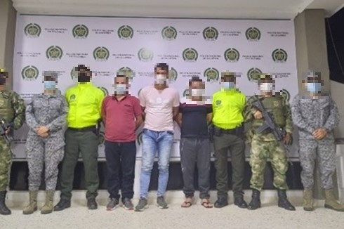 Capturados alias "Mono Cuéllar" (izquierda), "TUTO" (centro) y "Gerson"(derecha) en conjunto con Ejercito Nacional, CTI y Batallón Fluvial