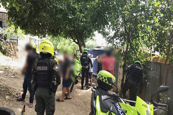 La Policía Nacional fortaleció los controles de seguridad en la ciudad, logrando además la recuperación de motocicletas y la incautación de armas blancas.