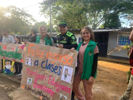 Policía y autoridades de seguridad con la comunidad regreso clases Seguro