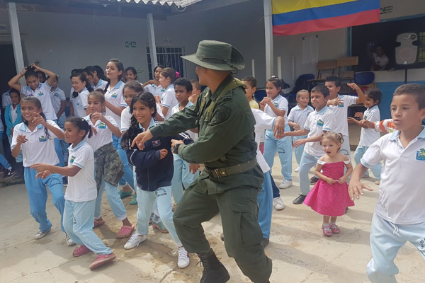 Llevamos alegría a niños de la vereda la tagua en el corregimiento de Minca