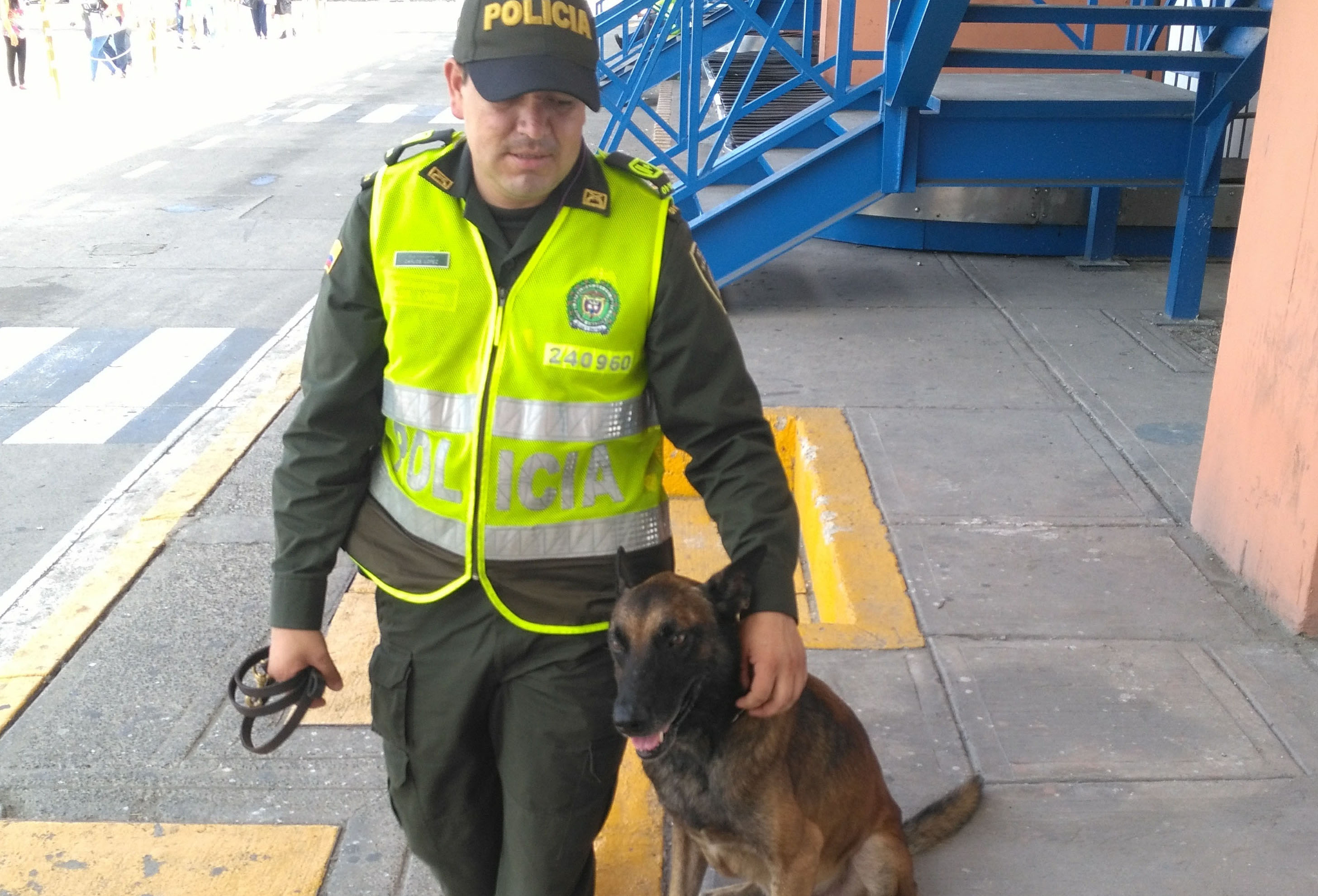 Adiós ‘Rex’; jamás olvidaremos al admirable Perro Antimafia-el subintendente Carlos Andrés López, cayó al agua 