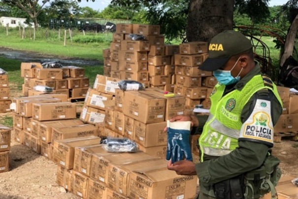 En puesto de control aduanero logramos la aprehensión de mercancía de procedencia extranjera Aprehendimo- 29.300-pares-de-guantes-industriales-de-contrabando