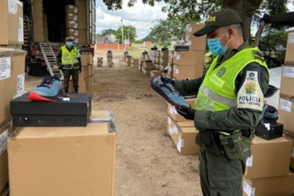 Aprehendimos-4.902-pares-de-teni- avaluados-en-340-millones-de-pesos Aprehendimos-4.902-pares-de-teni- avaluados-en-340-millones-de-pesos