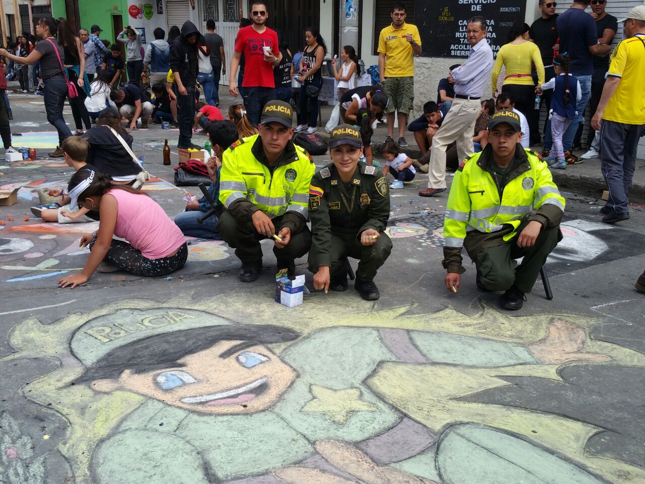 Auxiliares Bachilleres presentes en la versión No.20 del evento Arcoiris en el Asfalto