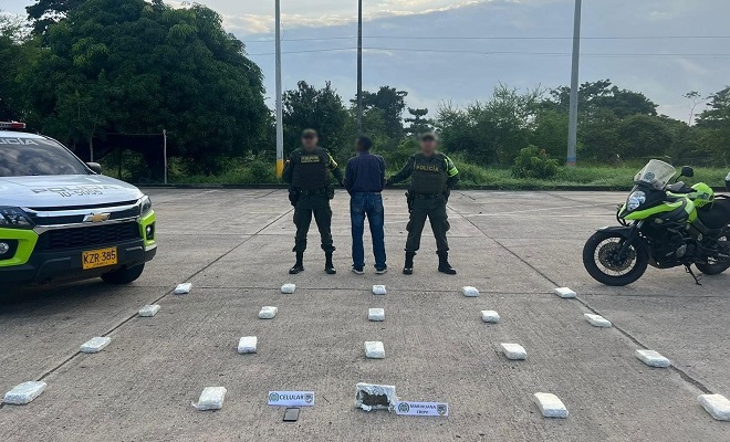El indiciado se transportaba como pasajero en un bus de servicio público que cubría la ruta Medellín - Mompox (Bolívar).