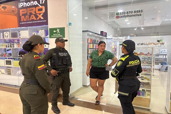 3 Policías, una ciudadana 