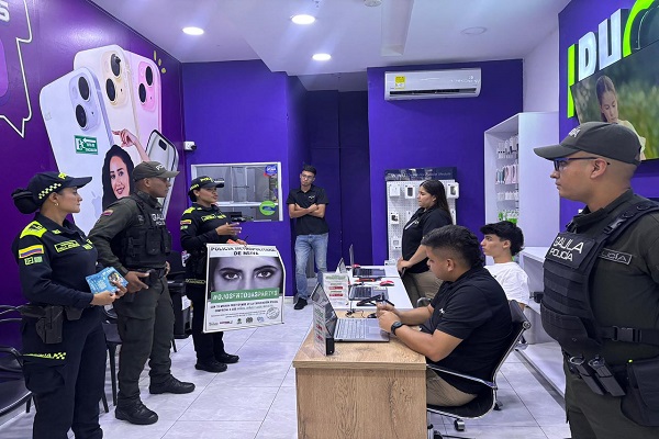 4 Policías, 4 ciudadanos