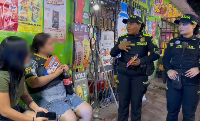 Policías brindan charlas.