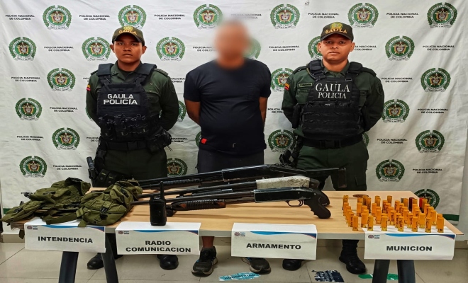 captura de alias el Goyo cuando se encontraba cargando su arma de fuego