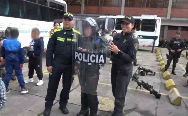 Es un honor ser policía  Es un honor ser policía