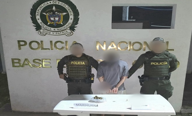 Una persona capturada junto a dos policías y elementos incautados en el procedimiento 