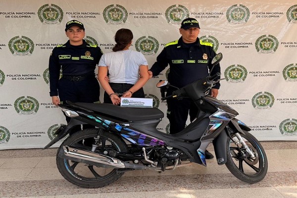 Dos Policías y una mujer capturada por el delito de falsedad marcaria