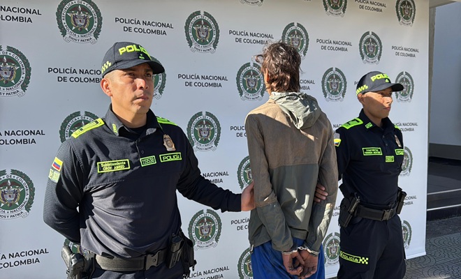 dos uniformados y un capturado por hurto