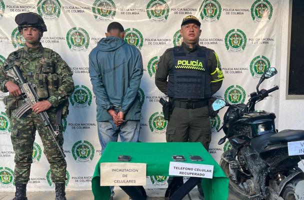 La Policía Nacional logra la aprehensión de un adolescente y la captura de un hombre quienes habrían sido partícipe de un hurto en una estación de servicio en el municipio de Buga