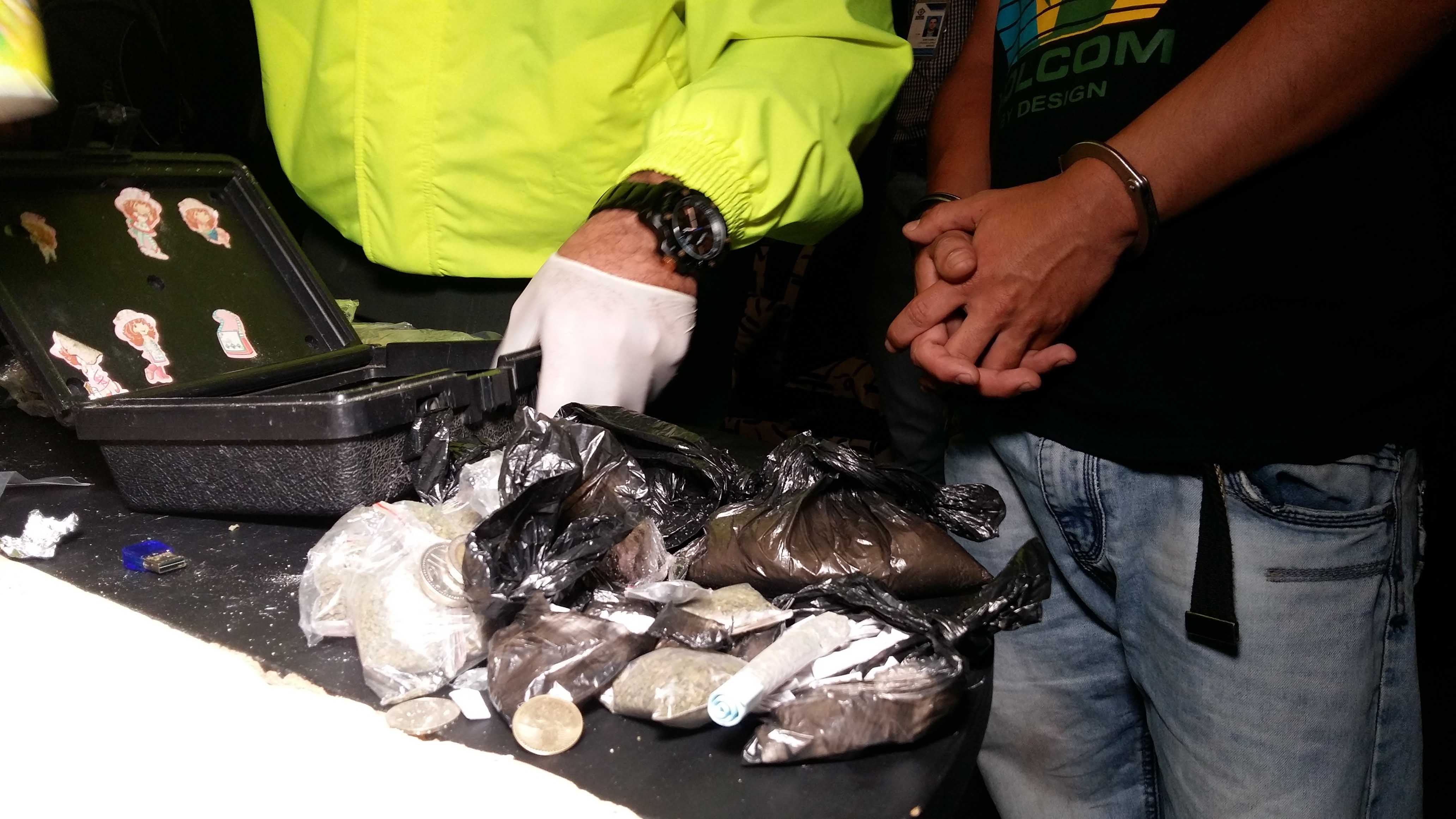 Persona capturada con droga y dinero
