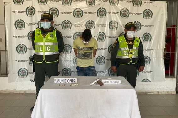 Capturado-portando-armas-de-fuego-en-el-barrio Capturado-portando-armas-de-fuego-en-el-barrio