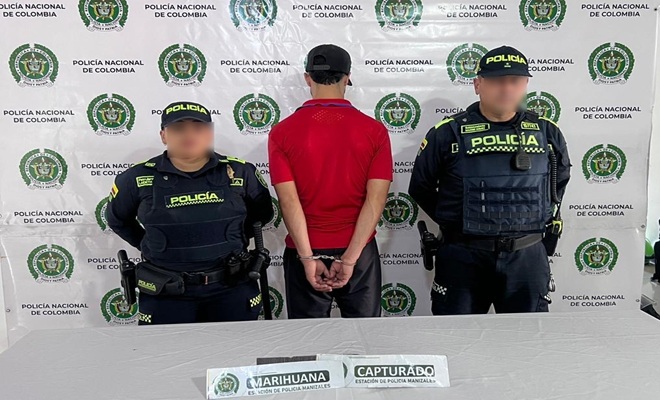 Dos policías, capturado con marihuana