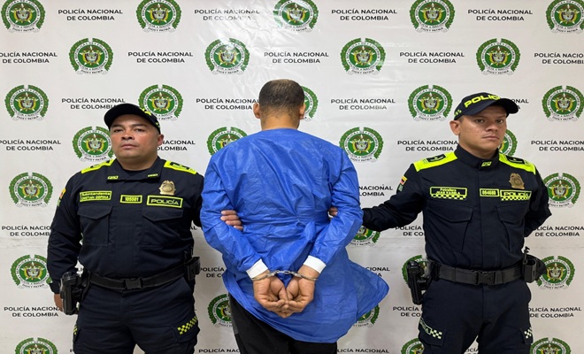policías y capturado por hurto