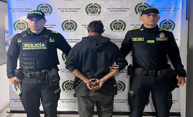 dos funcionarios policiales y un capturado por tr&aacute;fico de estupefacientes