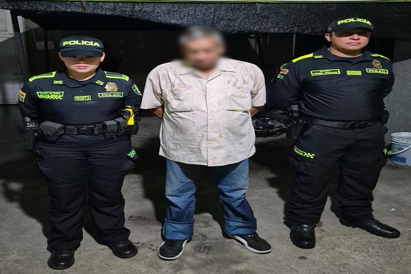 Dos policías y un hombre capturado por porte ilegal de armas de fuego