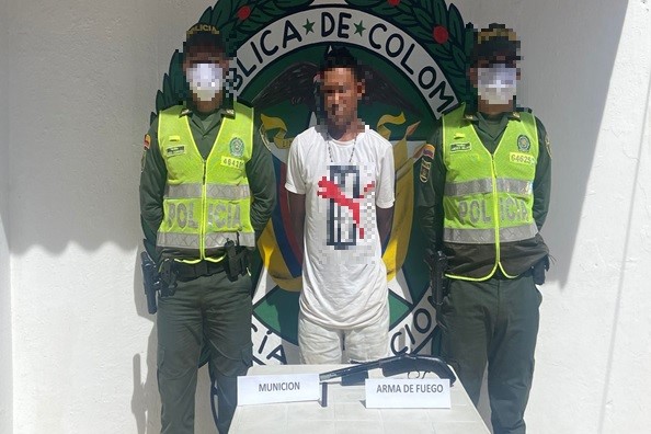 Capturado portando arma camuflada en invasión Primero La Gente