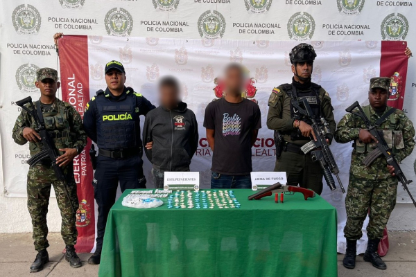 Dos personas capturadas e incautaci&oacute;n de munici&oacute;n y armas de fuego