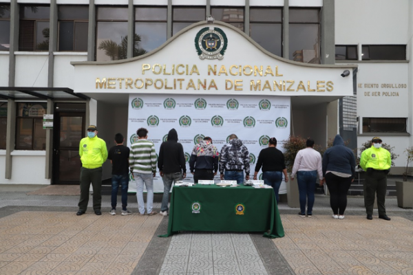 Ocho personas capturadas
