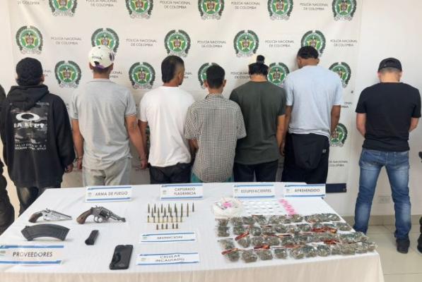capturados siete hombres con armas de fuego estupefacientes proveedores 