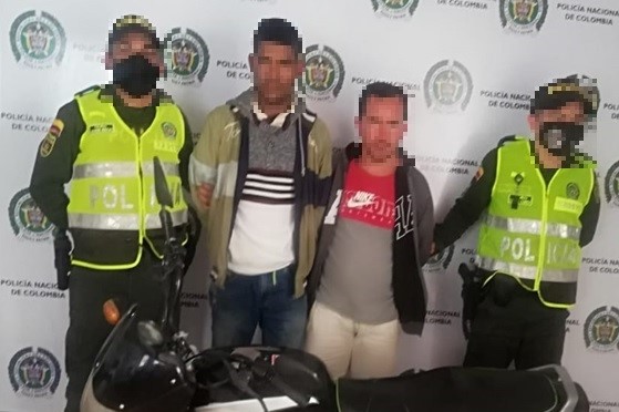 Capturamos-a-dos-personas-por-hurto-de-motocicleta-con-armas-blancas