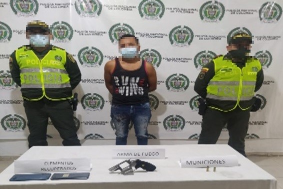 Capturamos-a-un-hombre-minutos-después-de-hurtar-dinero-y-teléfonos-celulares Capturamos-a-un-hombre-minutos-después-de-hurtar-dinero-y-teléfonos-celulares