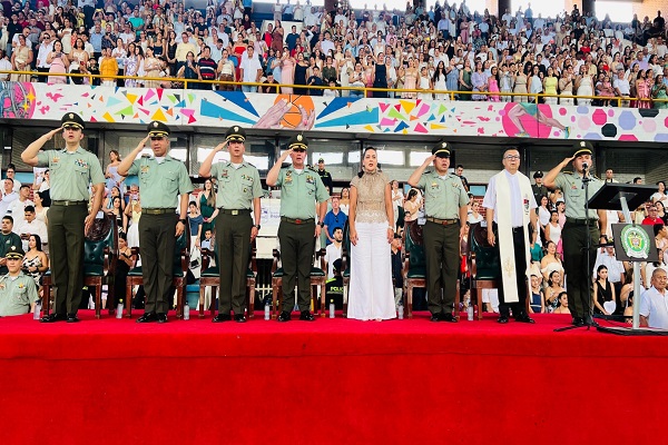 Tarima con los mandos superiores durante la ceremonia de ascenso