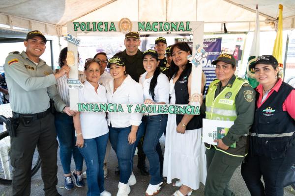 Policía de Colombia on X: Nuestro nombre y número de placa será más grande  y mucho más visible, ya sea en el uniforme o en el chaleco balístico.  #TransformaciónPolicial  / X