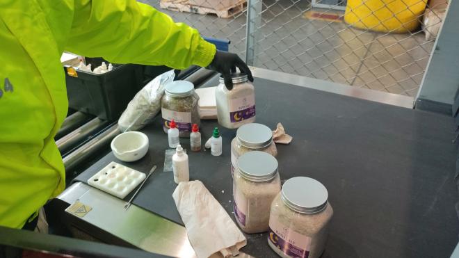 Cae encomienda con anfetamina en el aeropuerto el  dorado de Bogotá   