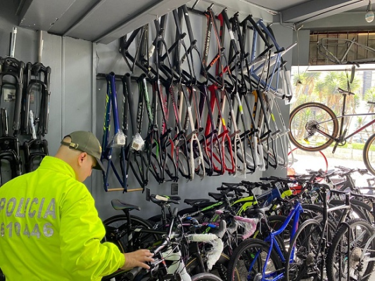 Acciones preventivas contra el comercio ilegal de autopartes en Manizales