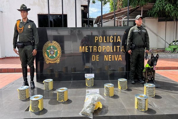 Dos Polic&iacute;as, canino Odhil, estupefacientes