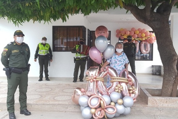 Cumpliendo medidas de bioseguridad celebramos los 100 años de doña Petrona Cumpliendo-medidas-de-bioseguridad-celebramos-los-100-años-de-doña-Petrona