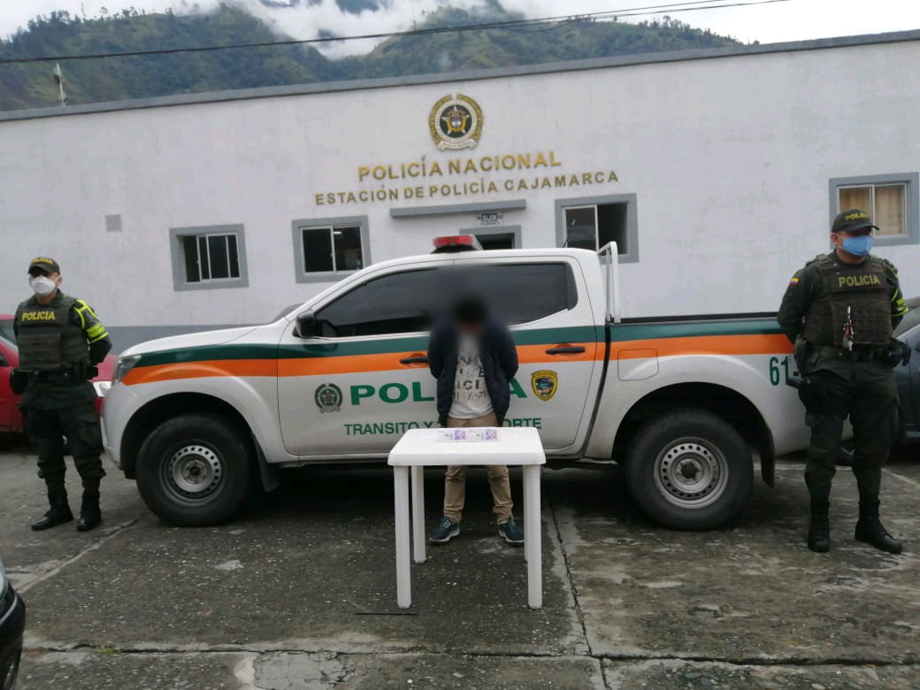 Esta persona habría ofrecido dinero a nuestros efectivos 