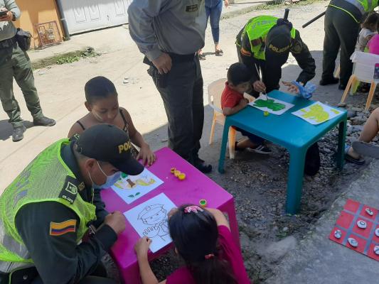 En_Charalá_uniformados_realizaron_actividades_lúdicas_para_niños_niñas_y_adolescentes_1