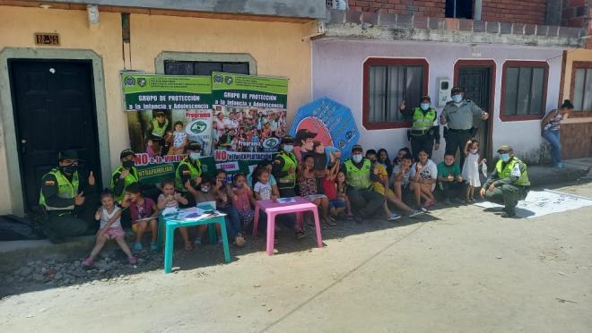 En_Charalá_uniformados_realizaron_actividades_lúdicas_para_niños_niñas_y_adolescentes_5