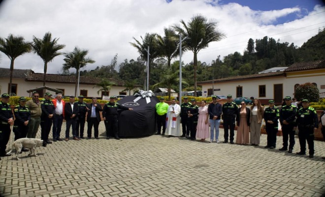 5 alcaldes, 13 policías uniformados, secretario de gobierno. 
