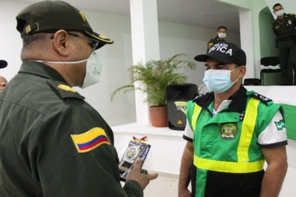 Entregamos reconocimientos a la Policía Cívica de Mayores, la Red de Aliados y Líderes Comunales de Valledupar Entrega-de-reconocimientos-a-la-Policía-Cívica-de-Mayores-y-la-Red-de-Aliados-y-Líderes-Comunales